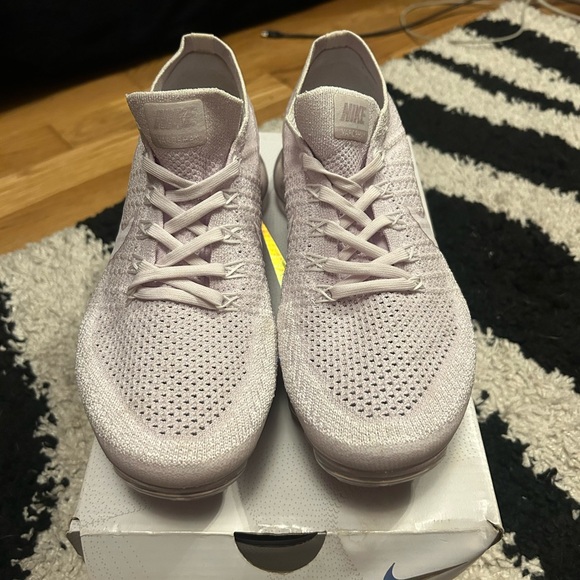 Nike Women’s Air VaporMax Flyknit "Light Violet" Sneaker - Picture 2 of 7